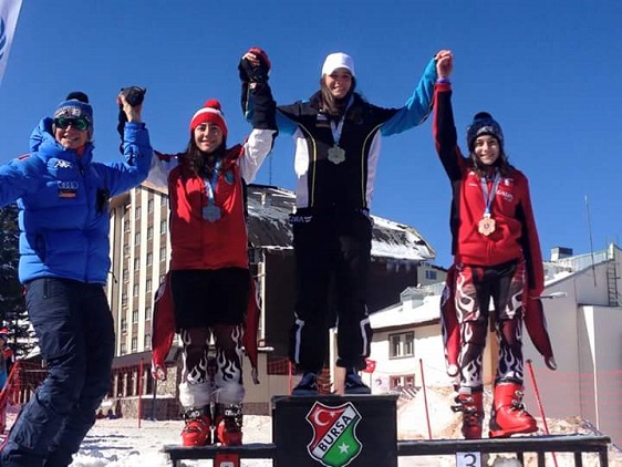 AKUT Kar Sporları Ekibi Madalyalar Aldı