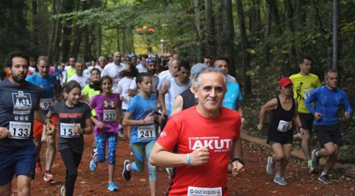 Atletizm Sporcularımız Atatürk ve Gazi Koşusu’nda kürsüde