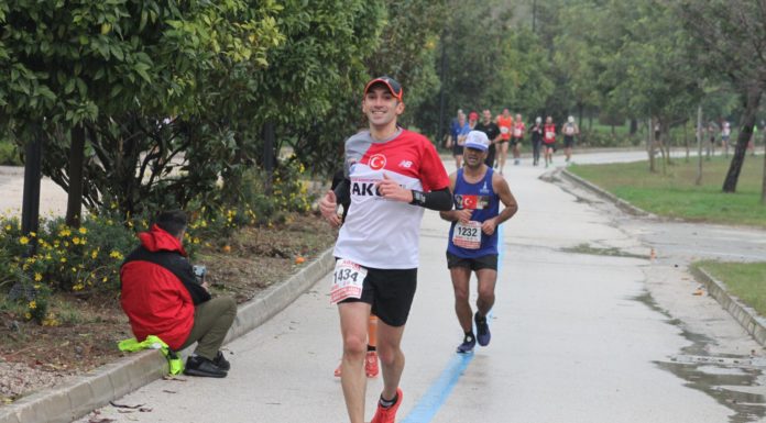 AKUT Sporcuları Adana Kurtuluş Yarı Maratonu’nda