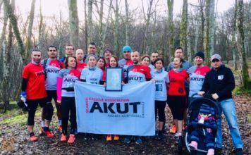 AKUT Sporcu ve Gönüllüleri, Adım Adım Koşusu’nda Murat Bakan’ı Andı