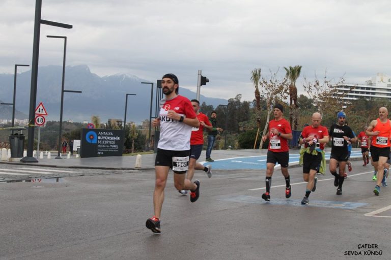AKUT Atletizm Sporcuları Antalya Runatolia Maratonu’nda