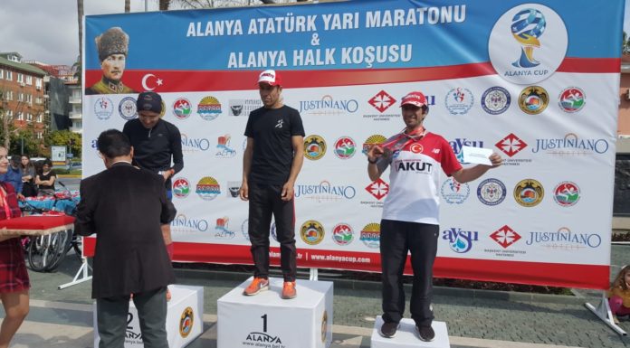 AKUT Sporcusu Alanya Atatürk Yarımaratonu ve Halk Koşusu’nda