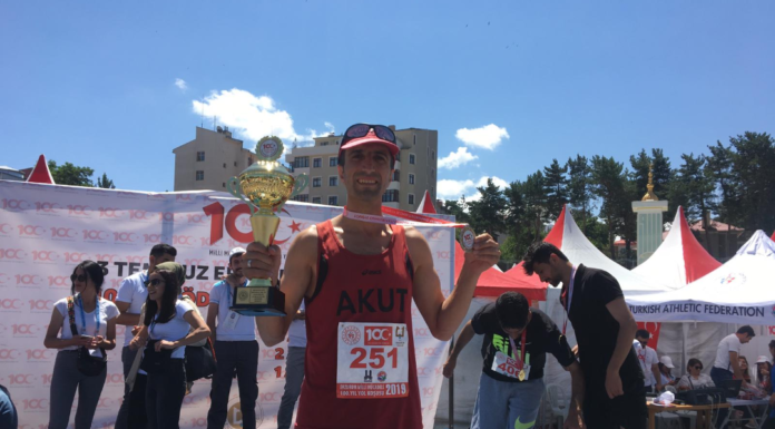 AKUT Sporcusu Milli Mücadele Koşusu’nda Kürsüde