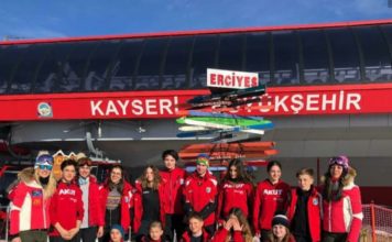 Snowboard Sporcularımızdan 23 Nisan Kutlaması