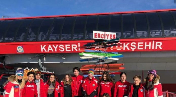 Snowboard Sporcularımızdan 23 Nisan Kutlaması