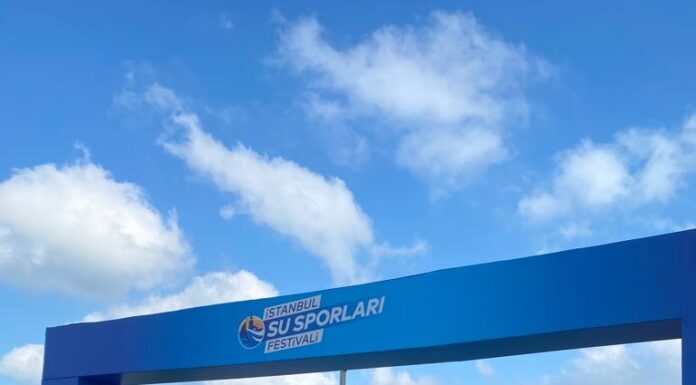 AKUT Sporcuları Hem Koştular, Hem de Yüzdüler