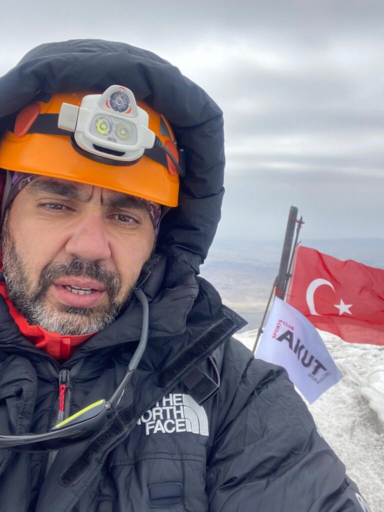 Sporcumuz Murat Başlı Ağrı Dağı Zirvesinde!