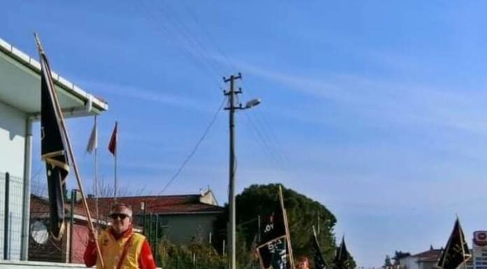 AKUT Spor Kulübü Sporcusu Sezgin Oturmaz 18 Mart Çanakkale zaferi kutlamalarında.