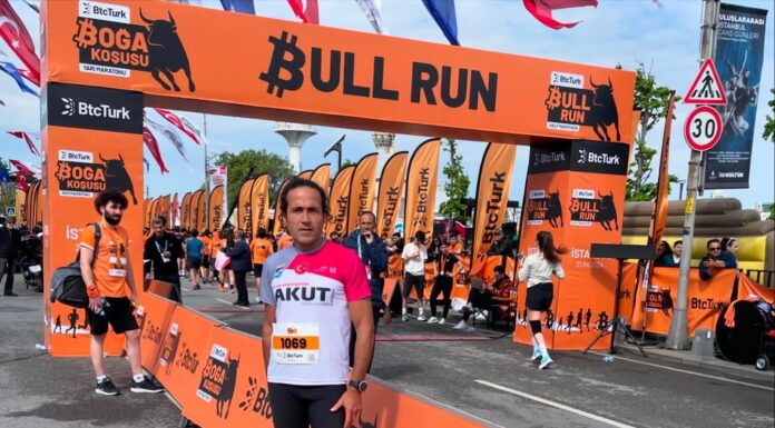 AKUT Sporcuları Üsküdar Sahilinde Koştular.