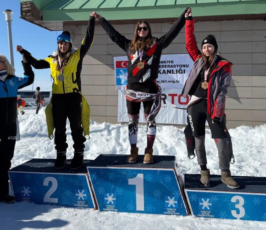Alp Disiplini yarışlarında 1 altın, 1 gümüş, 2 bronz madalya