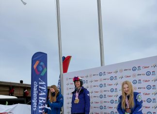 FIS yarışlarında 2 gümüş, 1 bronz madalya