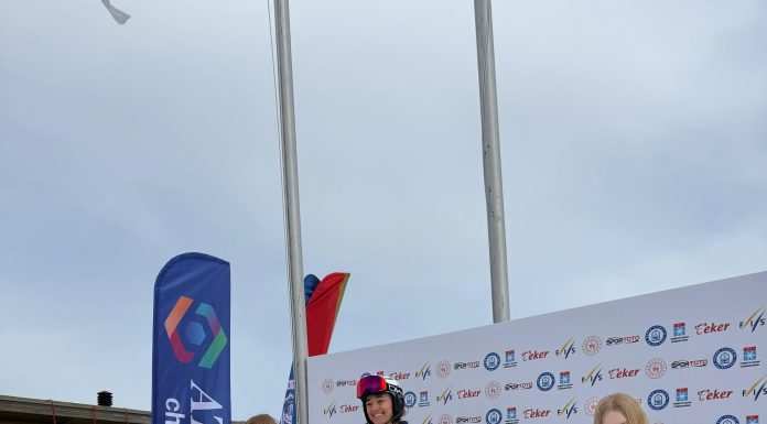 FIS yarışlarında 2 gümüş, 1 bronz madalya